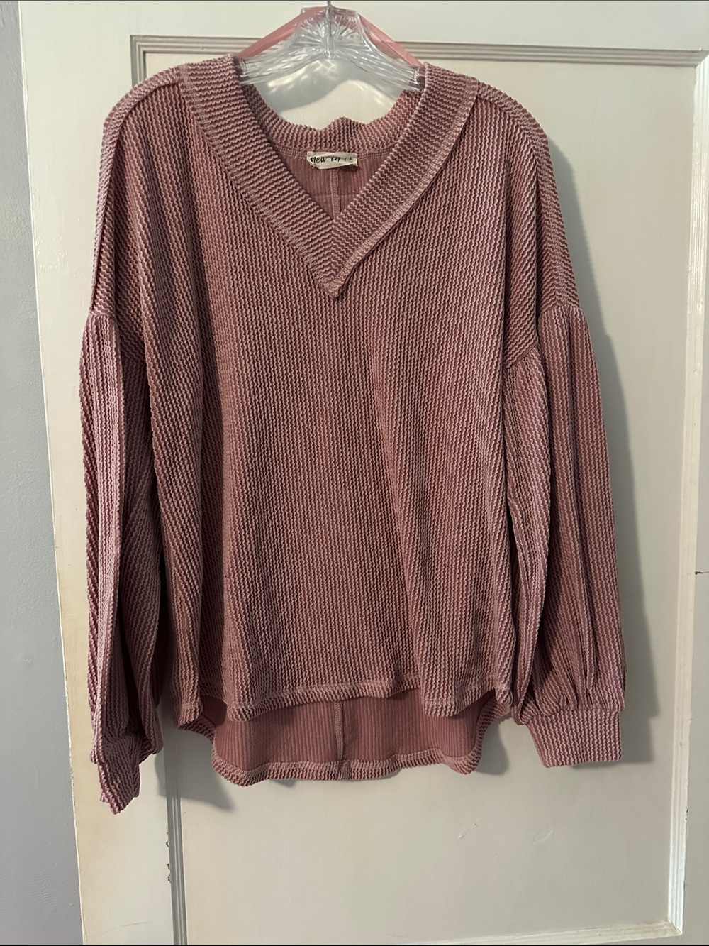 New In Boho Waffle Knit V-Neck Lantern Sleeve Sweater - Mauve, Size S - Picture 3 of 13